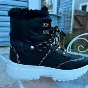 Fur Snow boots SUGAR black white Docs lace-up combat platform goth y2k 8.5